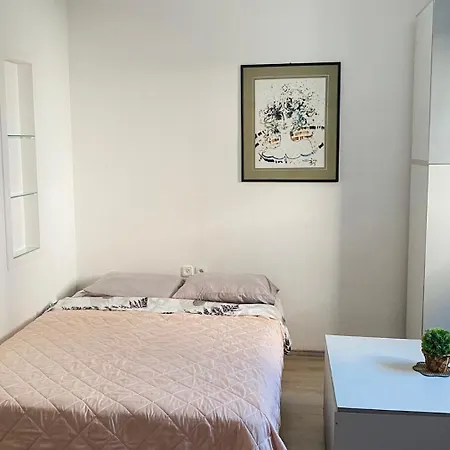 Garden Apartment *